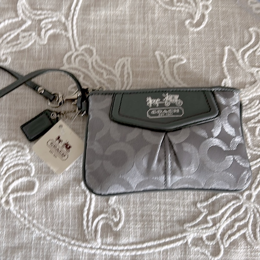 Coach NWT Madison OP ART Silver and Gray Wristlet #44620 - Picture 4 of 12